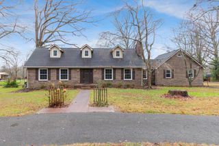 209 Spring Creek Rd, Estill Springs, TN 37330