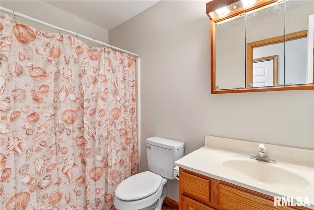 218 EAGLE RIDGE Drive, Chatham, IL 62629