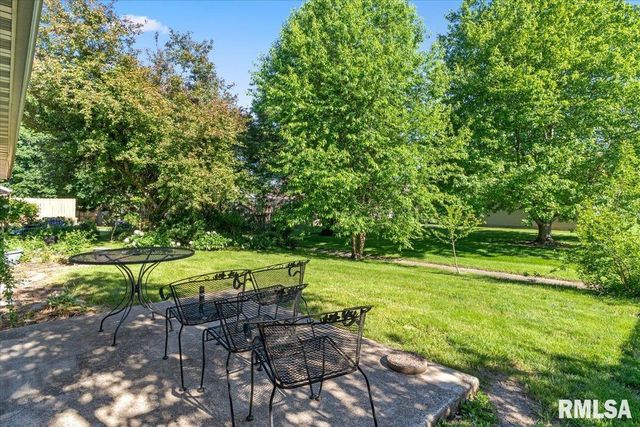 218 EAGLE RIDGE Drive, Chatham, IL 62629