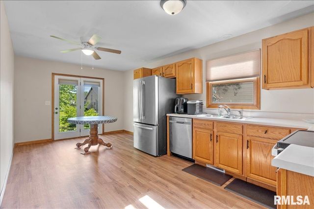 218 EAGLE RIDGE Drive, Chatham, IL 62629