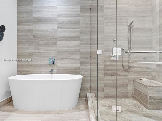 3250 NE 188th St UPH02 + ROOFTOP W/ POOL, Aventura, FL 33180