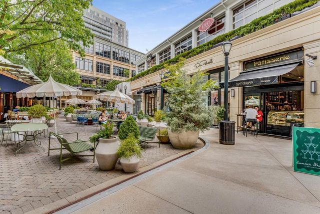 934 Lenox Hill Court, Atlanta, GA 30324