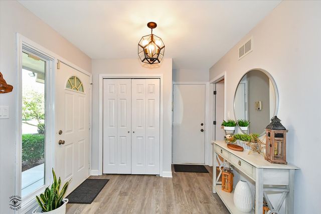 17323 Lakebrook Drive, Orland Park, IL 60467