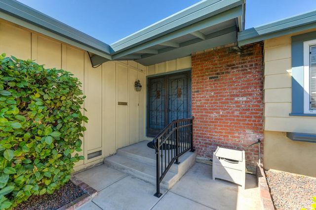 8140 Lisbon Way, Sacramento, CA 95823