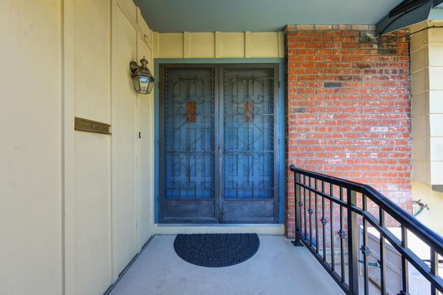 8140 Lisbon Way, Sacramento, CA 95823