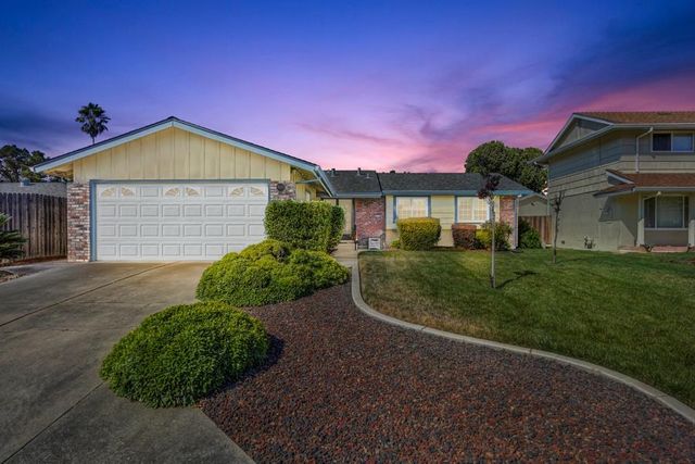 8140 Lisbon Way, Sacramento, CA 95823