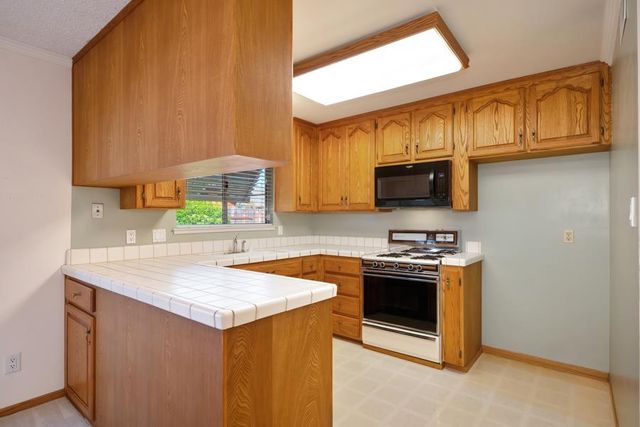 8140 Lisbon Way, Sacramento, CA 95823