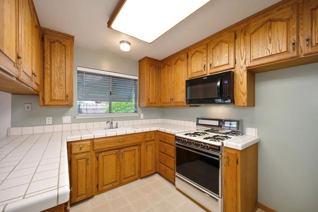 8140 Lisbon Way, Sacramento, CA 95823