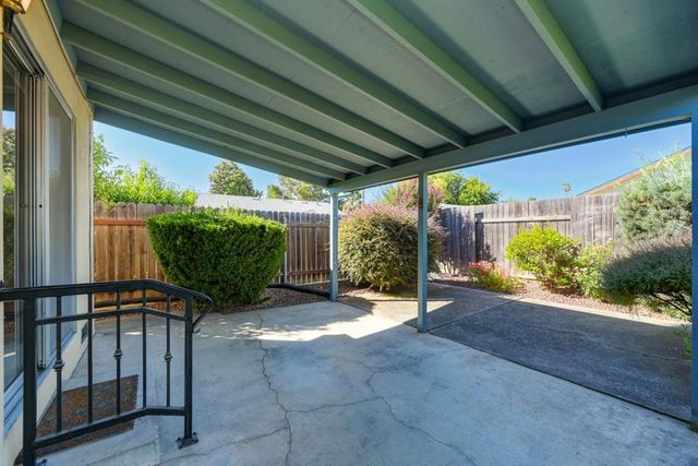 8140 Lisbon Way, Sacramento, CA 95823