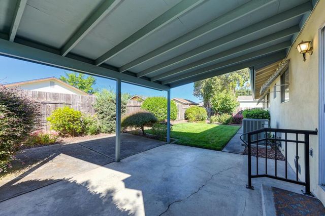 8140 Lisbon Way, Sacramento, CA 95823