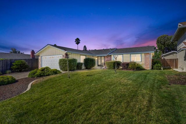 8140 Lisbon Way, Sacramento, CA 95823