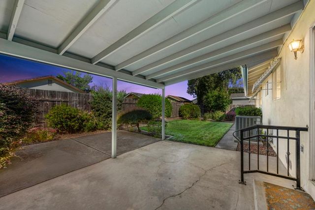 8140 Lisbon Way, Sacramento, CA 95823
