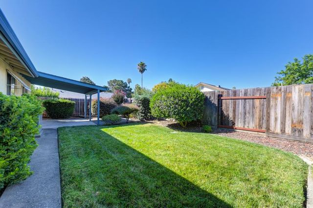 8140 Lisbon Way, Sacramento, CA 95823