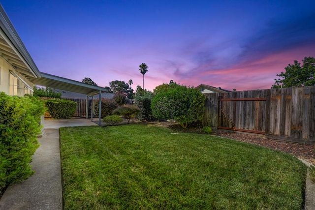 8140 Lisbon Way, Sacramento, CA 95823