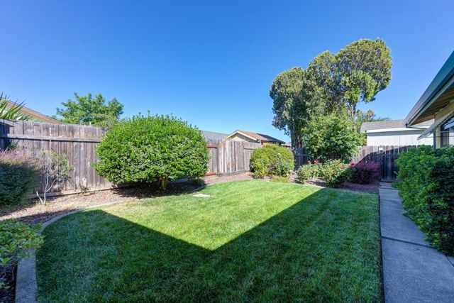 8140 Lisbon Way, Sacramento, CA 95823