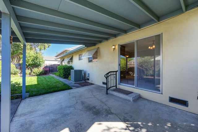 8140 Lisbon Way, Sacramento, CA 95823