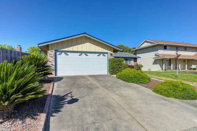 8140 Lisbon Way, Sacramento, CA 95823