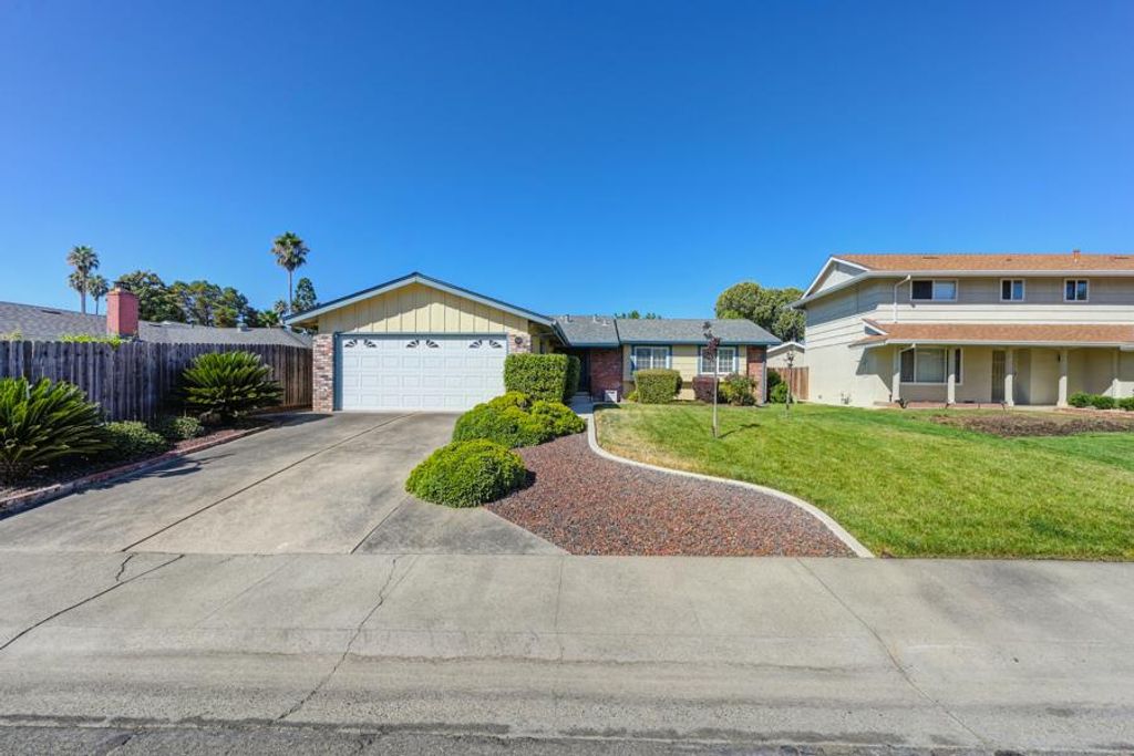 8140 Lisbon Way, Sacramento, CA 95823