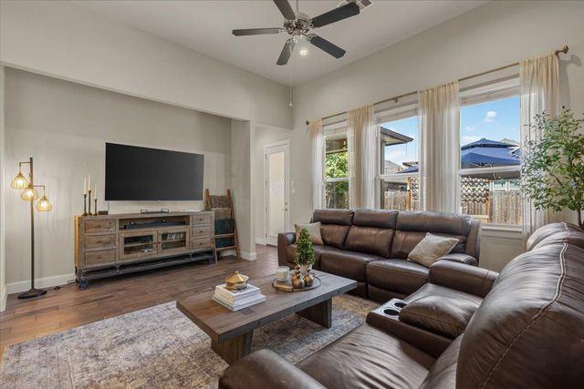 8033 Mozart ST, Round Rock, TX 78665