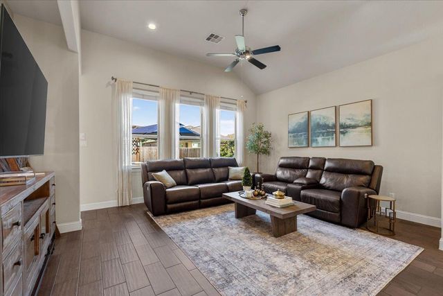 8033 Mozart ST, Round Rock, TX 78665