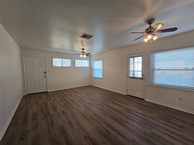 107 Tarpon Avenue, Galveston, TX 77550