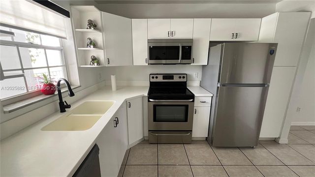 7980 N French Dr 3-103, Pembroke Pines, FL 33024