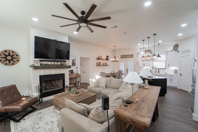 335 Brazos West Drive, Mineral Wells, TX 76067