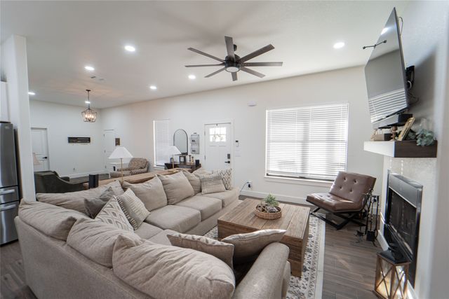 335 Brazos West Drive, Mineral Wells, TX 76067