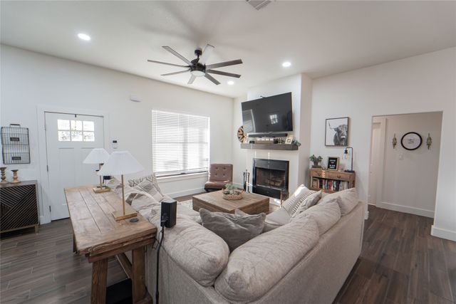 335 Brazos West Drive, Mineral Wells, TX 76067