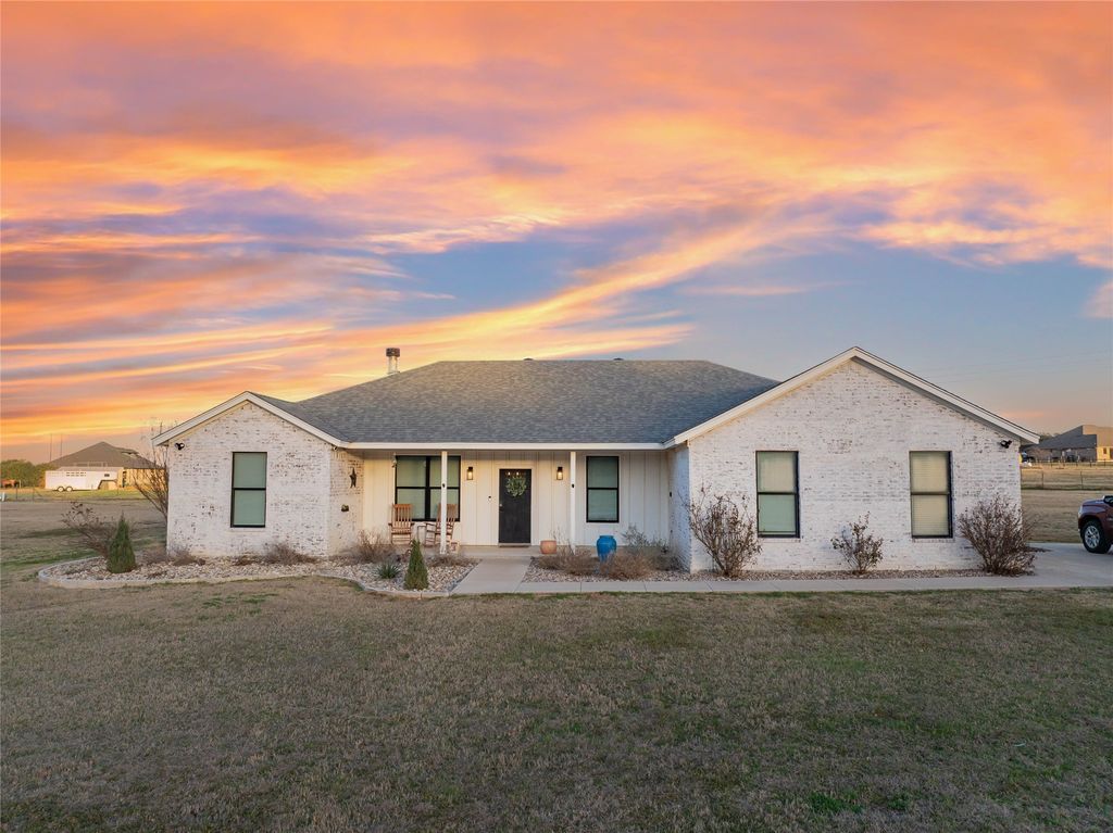 335 Brazos West Drive, Mineral Wells, TX 76067