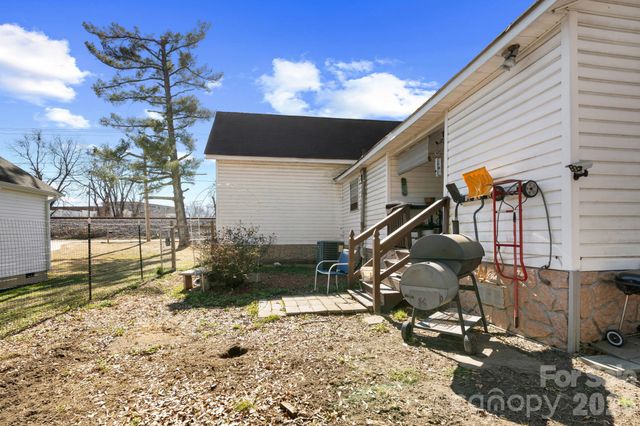 1242 W Airline Avenue, Gastonia, NC 28052