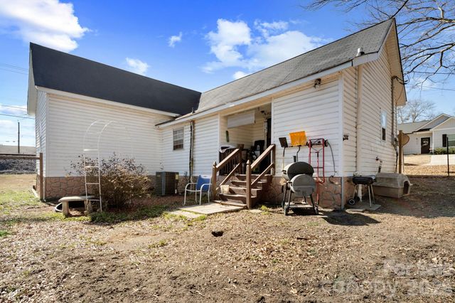 1242 W Airline Avenue, Gastonia, NC 28052