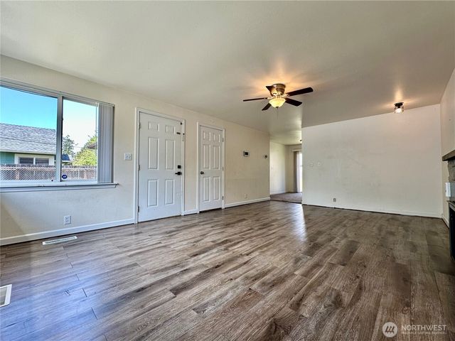 1336 S 279th Street, Des Moines, WA 98198