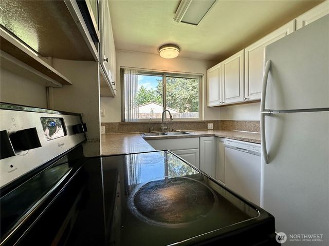 1336 S 279th Street, Des Moines, WA 98198