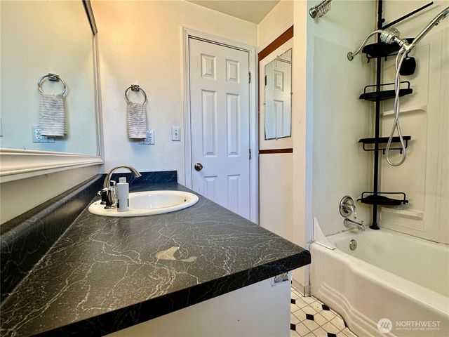 1336 S 279th Street, Des Moines, WA 98198