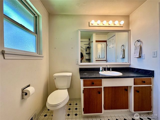 1336 S 279th Street, Des Moines, WA 98198