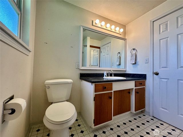 1336 S 279th Street, Des Moines, WA 98198