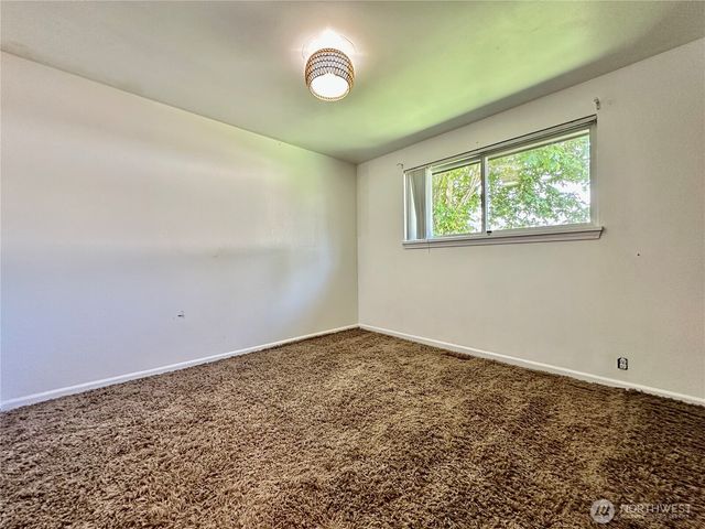 1336 S 279th Street, Des Moines, WA 98198