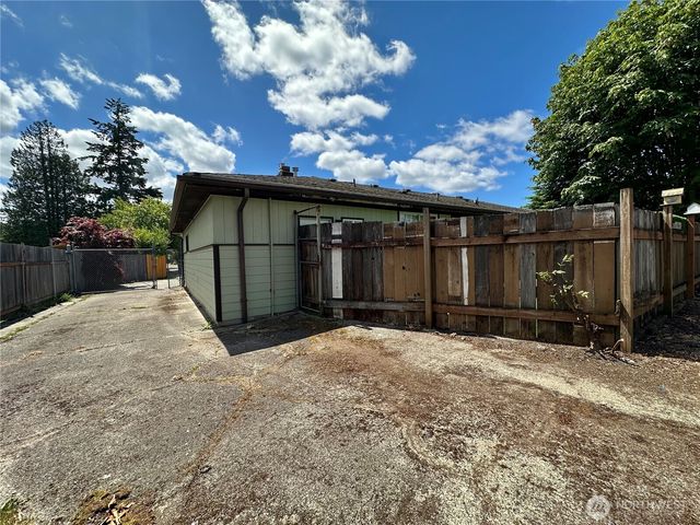 1336 S 279th Street, Des Moines, WA 98198