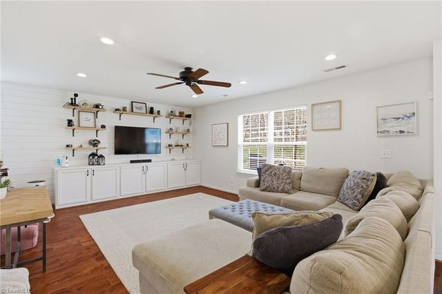4418 Abbey Park Road, Kernersville, NC 27284