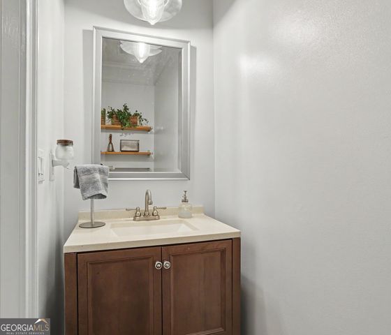 537 Old Collins Road, Hoschton, GA 30548
