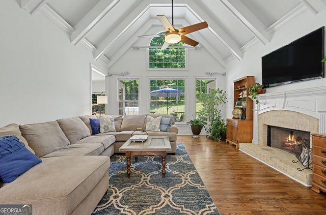 537 Old Collins Road, Hoschton, GA 30548