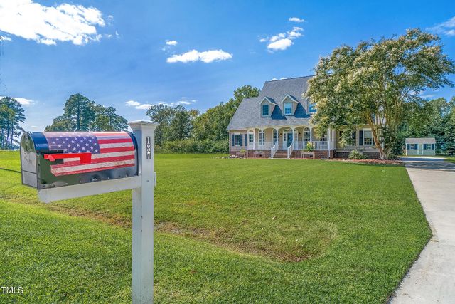 137 Dances Bay Road, Elizabeth City, NC 27909