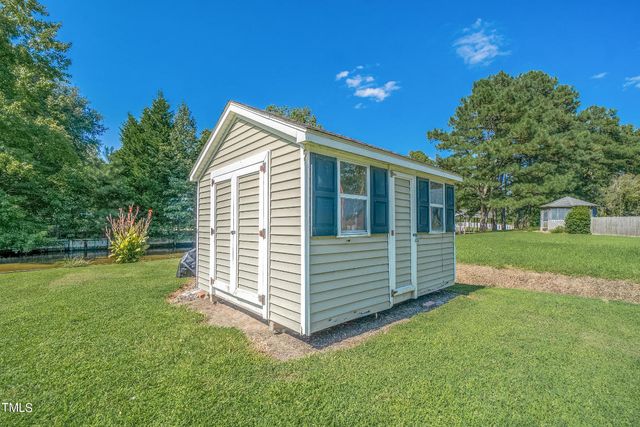 137 Dances Bay Road, Elizabeth City, NC 27909