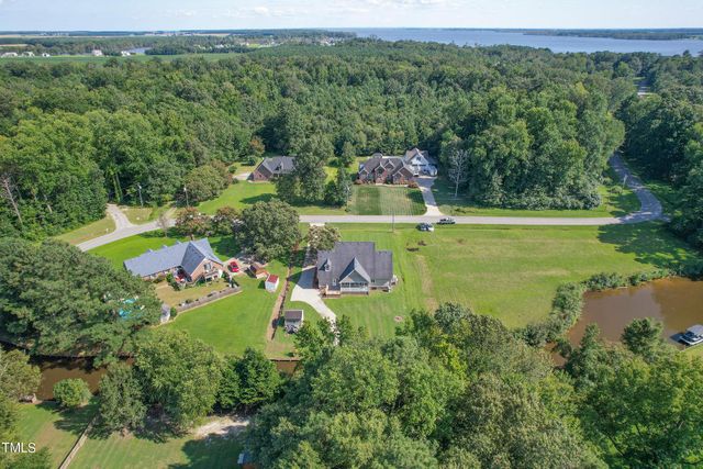137 Dances Bay Road, Elizabeth City, NC 27909