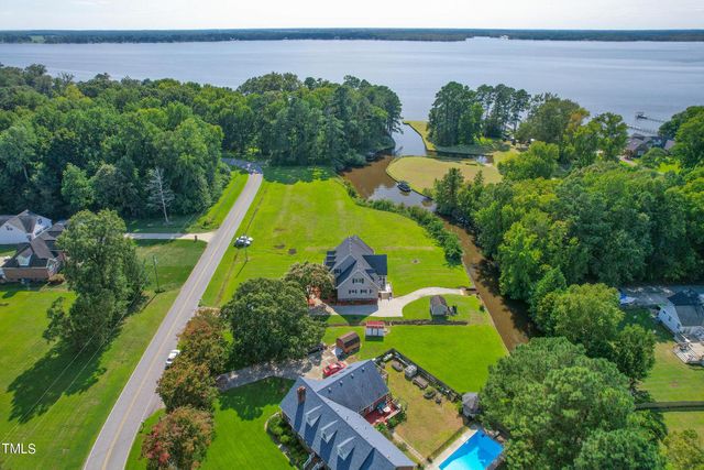 137 Dances Bay Road, Elizabeth City, NC 27909