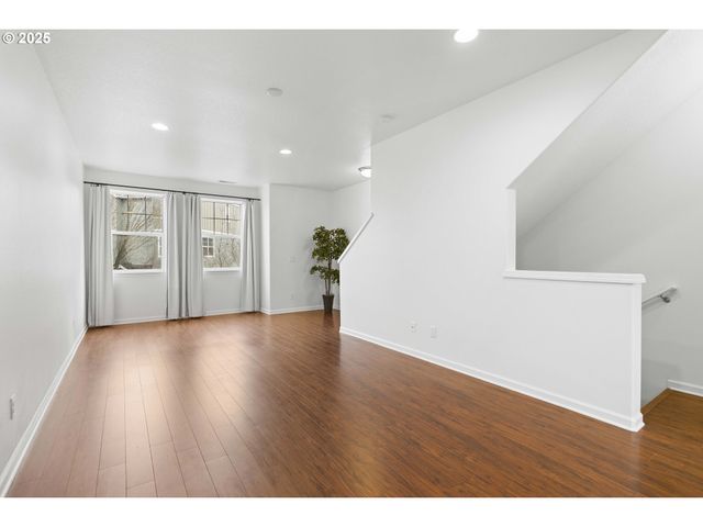 10923 Sw SAGE Ter, Portland, OR 97223