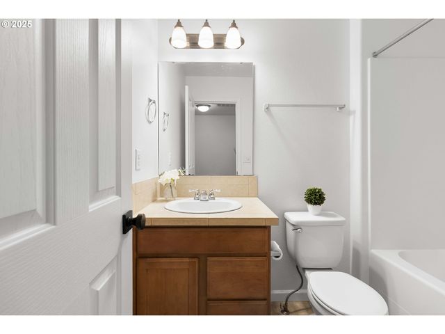 10923 Sw SAGE Ter, Portland, OR 97223