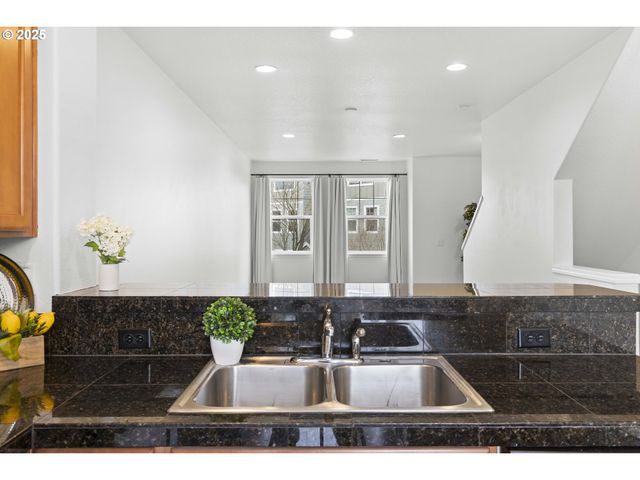 10923 Sw SAGE Ter, Portland, OR 97223