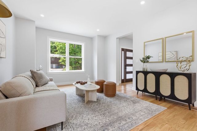 174 Winn St, Burlington, MA 01803